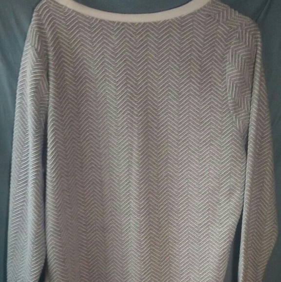 Gray and White Sweater - Picture 3 of 4